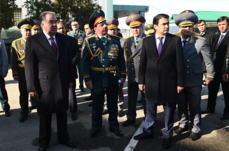 Attendance in the Military Parade Commemorating 27th Anniversary of Founding of Armed Forces